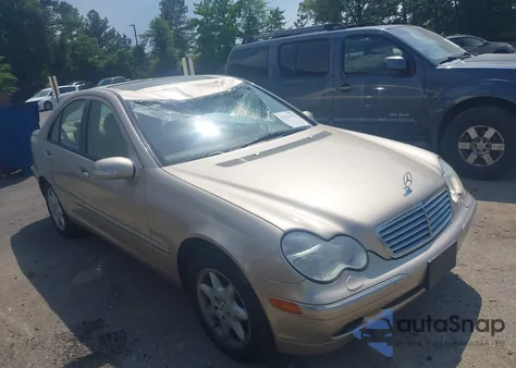 2002 Mercedes-Benz C 240 z USA, uszkodzony, nr VIN WDBRF61J32E005536